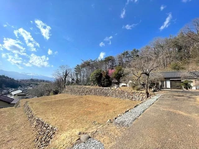 Monthly payment in the 10,000 yen range. A 4DK single-story house enjoying views from a high location on a site of approximately 800 tsubo.