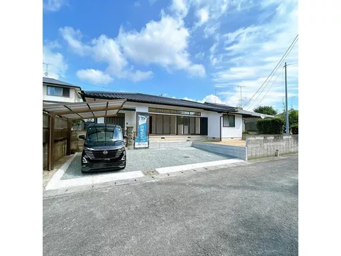 [Open house held] Interior and exterior renovation planned / single-story / water facilities replacement / parking for 3 cars available