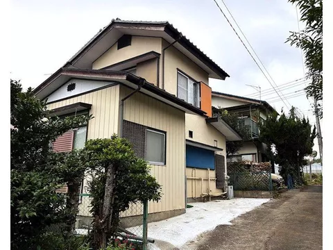 ◇ Within 15 minutes on foot to the elementary school ◇ About 5 minutes by car to Prefectural Road 17 ◇ Quiet residential area