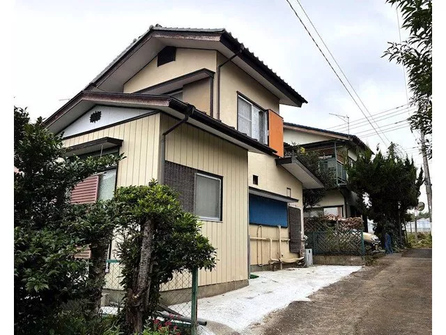 ◇ Within 15 minutes on foot to the elementary school ◇ About 5 minutes by car to Prefectural Road 17 ◇ Quiet residential area