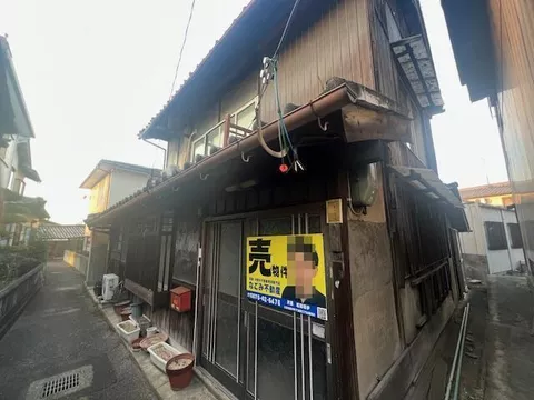 2F 7DK in Wadahama, Toyohama-cho, Kannonji-shi, Kanonji

330,000 yen