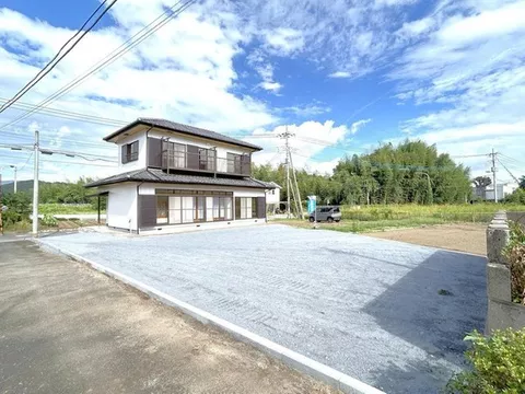 [Open House][Renovated Interior and Exterior] 8 minutes on foot from JR Mito Line Iwase Station / Parking for 4 cars available