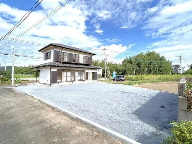 [Open House][Renovated Interior and Exterior] 8 minutes on foot from JR Mito Line Iwase Station / Parking for 4 cars available