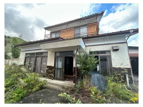 A tranquil location with expansive rural scenery, a south-facing two-story 5DK with good sunlight