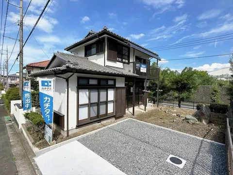[Open House Held] [Interior and Exterior Renovated] Parking for 3 cars in parallel available! Water facilities have been replaced!