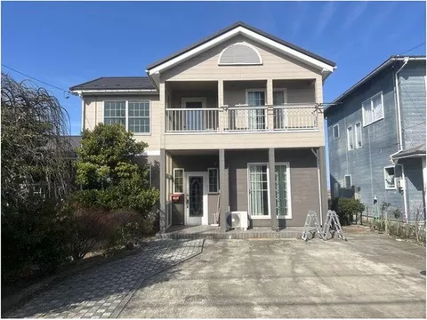 Fukuoka Nursery, elementary school, and children's center are within a 5-minute walk! Parking for 3 cars in a row is possible in front of the entrance!