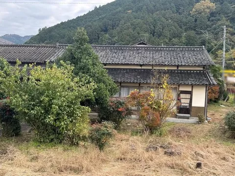 A single-story house in Kozato Town, Izushi, where you can feel nature! There are also 6 rooms!