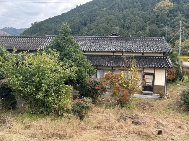 A single-story house in Kozato Town, Izushi, where you can feel nature! There are also 6 rooms!