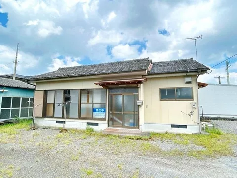 [Open House Held] Interior renovation planned / Single-story / Water facilities replacement / Parking for 4 cars available / Garden space