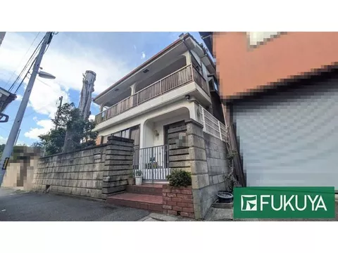 ◆Approximately 57 tsubo of land with 7DK◆Spacious enough for two households◆Large capacity, attic storage available