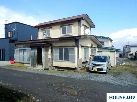 This is a recommended property for renovation. Please consult us for renovation plans.