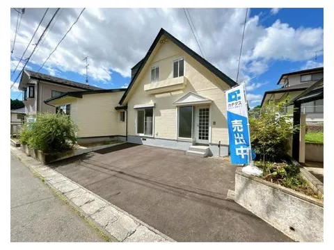 [Open House Held] [Interior and Exterior Renovated] A house built by Misawa Homes. Iwate Ginga Railway.