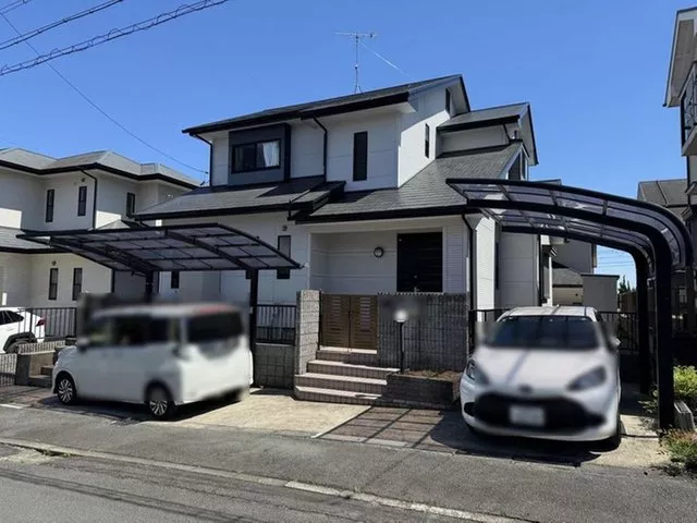 Renovated in September 2019! Parking for 2 cars available (with carport)! Garden space...