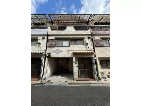 About a 6-minute walk from JR Katamachi Line "Tokuan" Station! Garage with shutter available! (Vehicle restrictions apply)