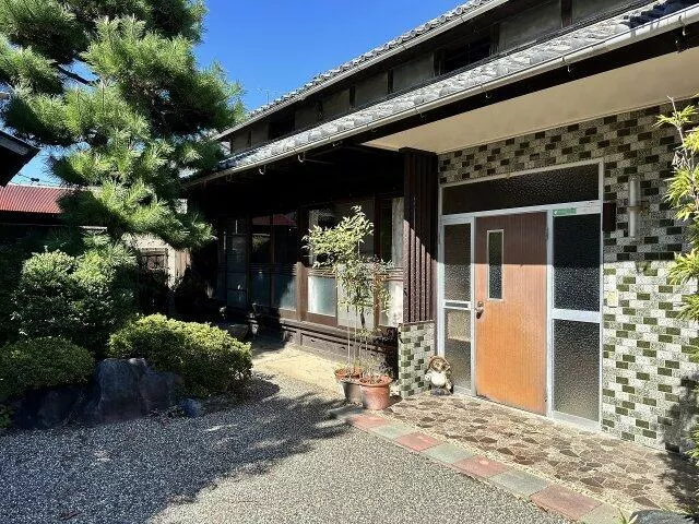 Tsu City, Shiratsuka Town (Takada Honyama Station) Single-story building 6DK