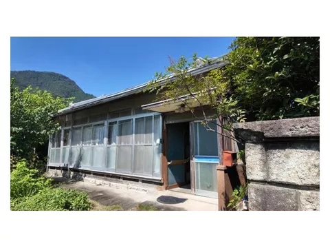 2-story 6K in Nabeyama Town, Tochigi City, with dirt floor and storage