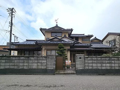 Used single-family home, 12 minutes on foot from Manyosen, Nakanoshinmachi Station