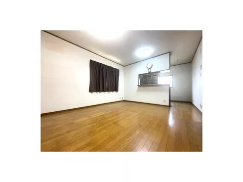 Sawamura Real Estate, a property located in a quiet residential area. Approximately 80 tsubo of land on the south side.