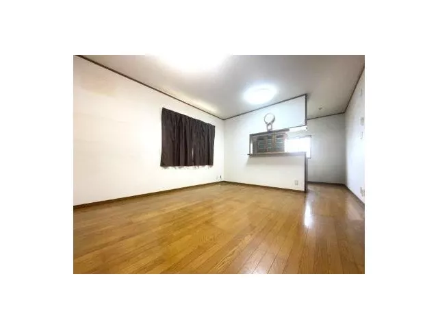 Sawamura Real Estate, a property located in a quiet residential area. Approximately 80 tsubo of land on the south side.