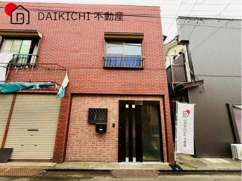 ・Good sunlight due to southwest road♪・Within a 5-minute walk to elementary and middle schools! For small children