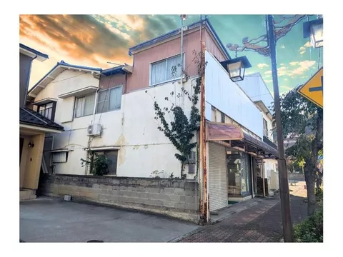 For those looking for a house near Kamiyamada in Chikuma City. No lodging allowed, sold as-is.