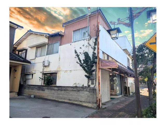 For those looking for a house near Kamiyamada in Chikuma City. No lodging allowed, sold as-is.