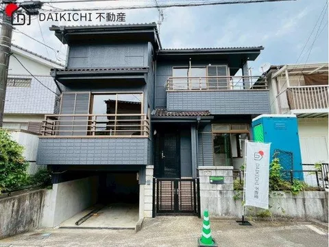 Parking available for 2 cars! One is in the underground garage♪