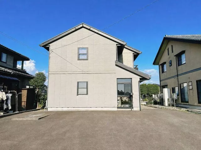 Takai Real Estate ☆ Spacious 3LDK with 100 tsubo of land and parking for 6 to 8 cars