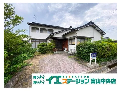 Many rooms, possible for two families! Inner garage available.
