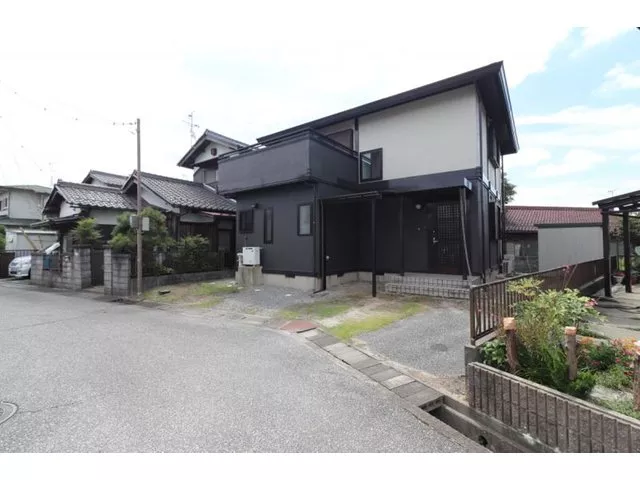 Sekisui Heim wooden (2×4) house ■ Entirely painted in November 2024 ■ Double-glazed windows