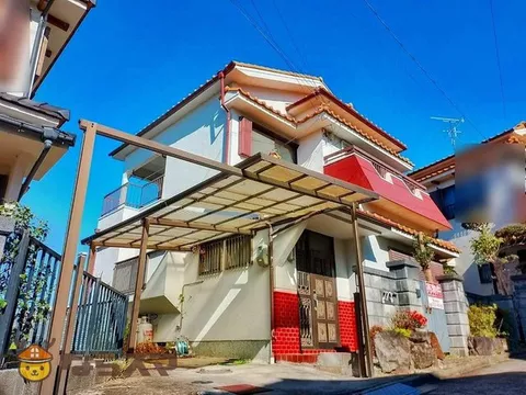 ■ 5 minutes on foot to Minami-Ikoma Station ■ South-facing / Good sunlight ■ Parking for 1 car available ■ Good view