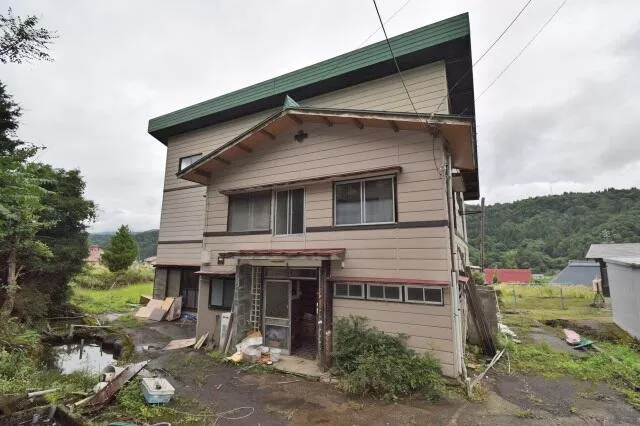 Nakakawai District Nozawa Onsen Village Oaza Nanakamaki (Kuwanagaw Station) 3-story building 11DK