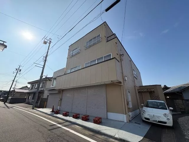 Kakamigahara City Narikiyo 3-chome (Shinkano Station) 3-story 13DK