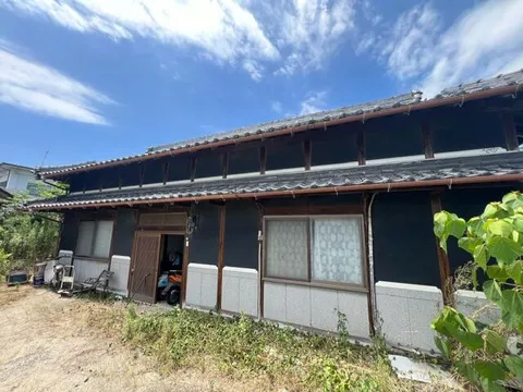 Quadadamachi, Kanonji-shi, Hokkaido (Kanonji Station) 2F 5LDK

2.5 million yen