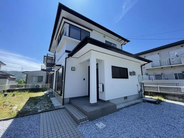 Building coverage ratio and floor area ratio: 60%・200%