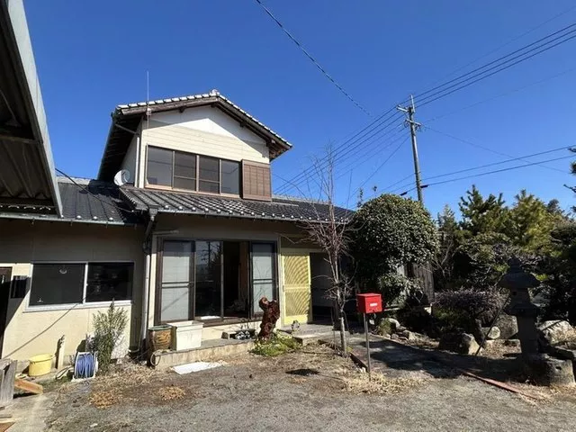 Rain leakage present, land area 251 tsubo, 2-story building with warehouse and dirt floor, 9DK with ample storage capacity