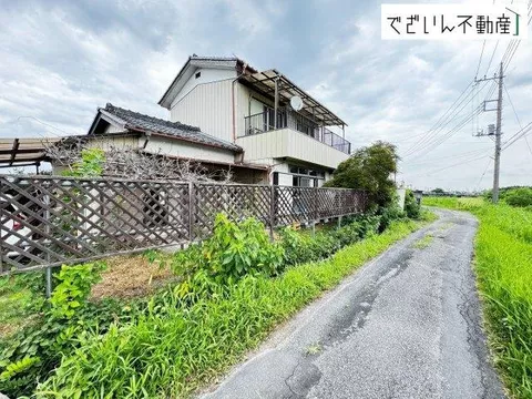 Relaxing life in a peaceful location♪ Parking for 2-3 cars in parallel (depending on vehicle type)
