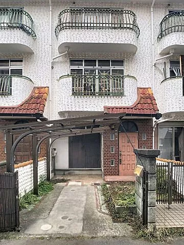 Used terrace house in Izumisano City, Hakurazaki 2-chome terrace house