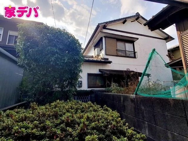 ■ With a Japanese-style room! ■ Convenient location with access to 2 train lines for commuting and schooling! ■ Quiet residential area
