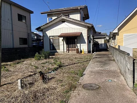 Used single-family home, 10 minutes on foot from JR Joban Line Kandachi Station