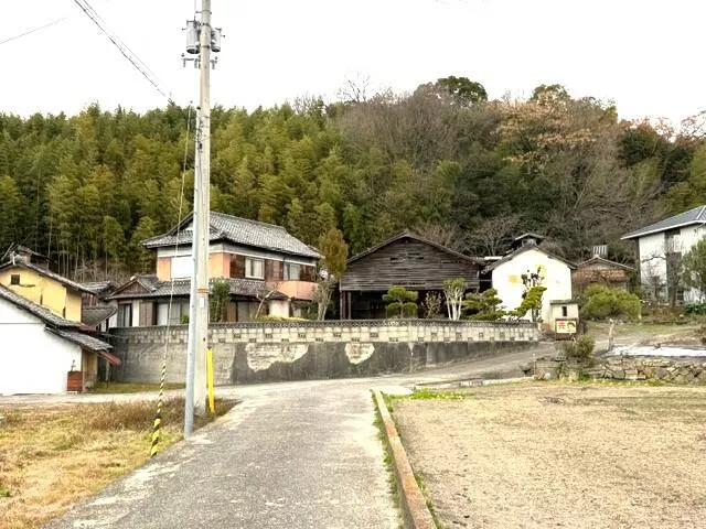 Toyonaka-cho, Mitoyo-city, Hokkaido (Motoyama Sta.) 2F 8DK

2,000,000 yen