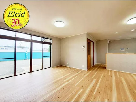 \Amazing monthly payment in the 20,000 yen range♪/ Parking for 6 cars × single-story house*. Spacious land of 173 tsubo! Renovated inside and out.