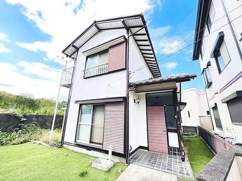 Structure: Wooden/2-story