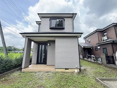 Renovated house with updated water facilities! Brightly lit 4LDK with space for 2 cars