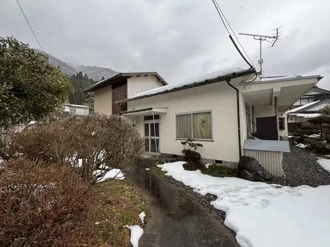 Yazu-gun Chizu-cho Oaza Chizu (Chizu Station) 2-story 6SLDK
