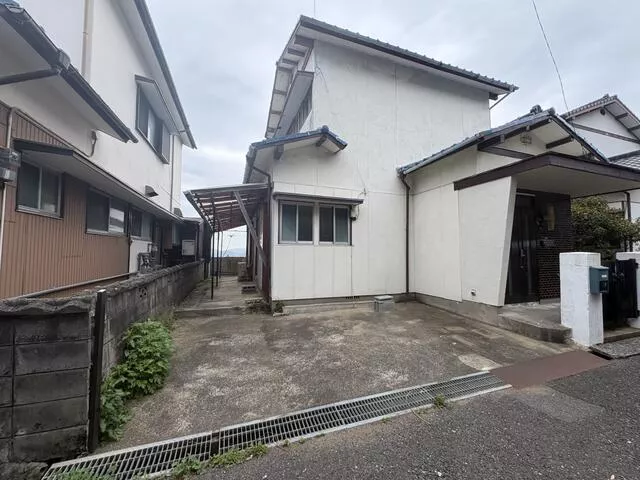 Yahazucho, Moji Ward, Kitakyushu City (Komorie Station) 2-story 4DK