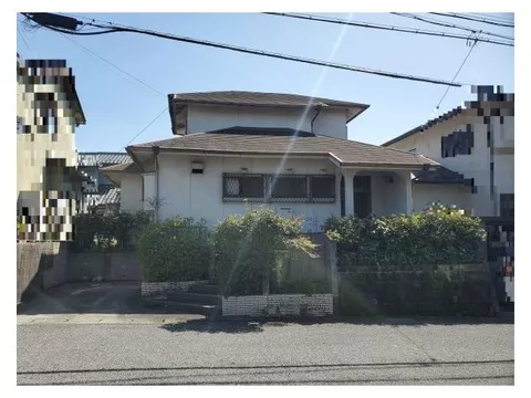 Quiet residential area, about 5 minutes on foot to Minamikaito Elementary School, about 2 minutes on foot to Kōyōdai 3-chome bus stop