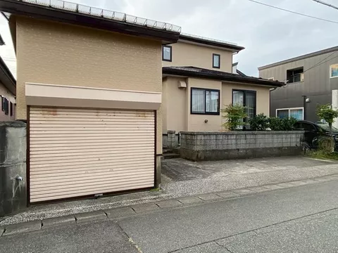 1 Oosumi (Ugo Ushijima Station) 13 million yen