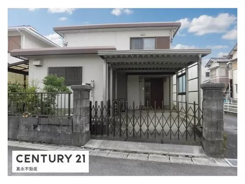 ● Convenience store and drugstore within about a 5-minute walk