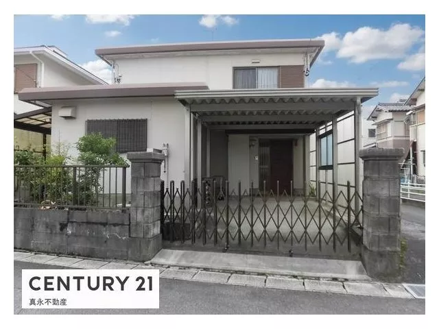 ● Convenience store and drugstore within about a 5-minute walk